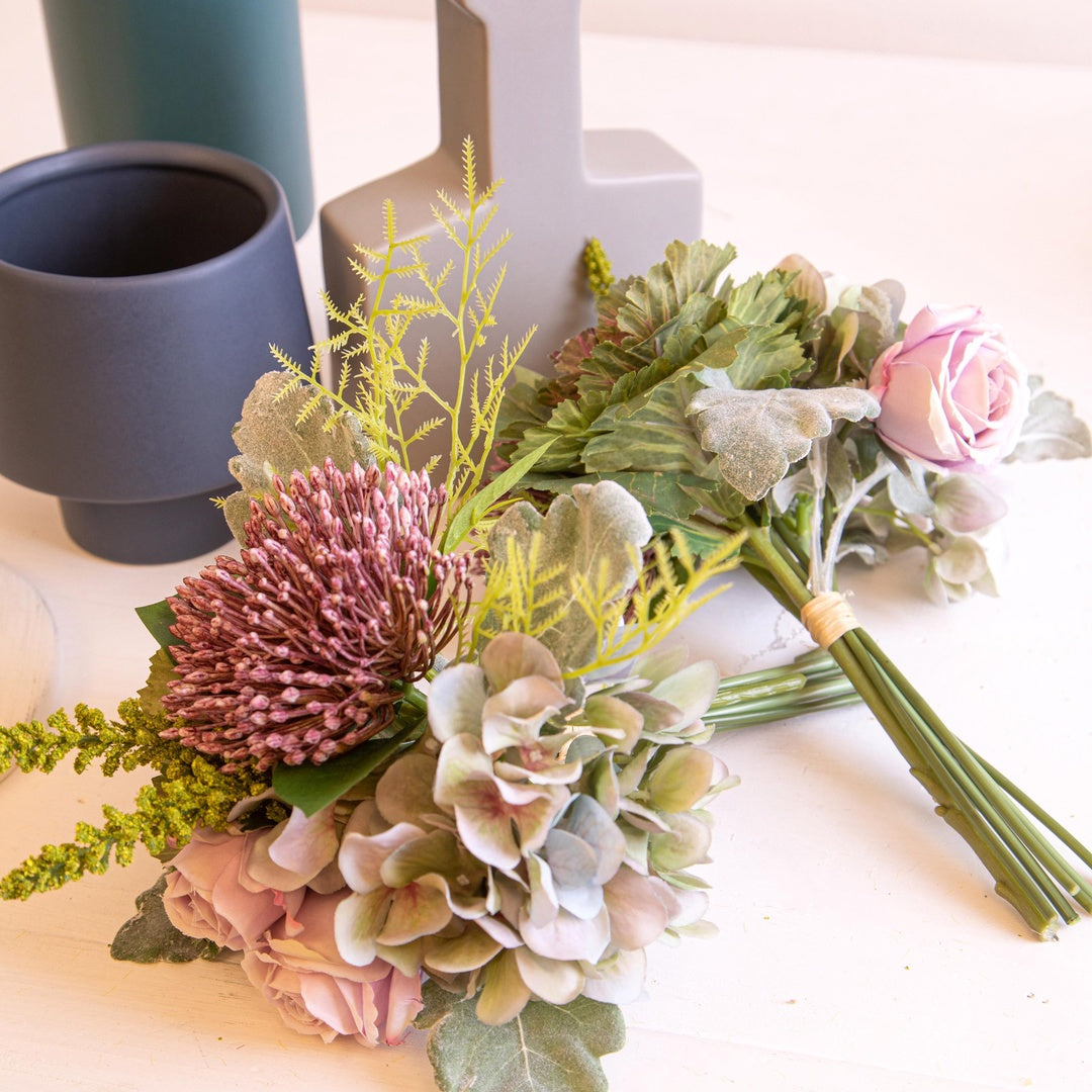 Bouquet artificiale con protea e cavolo • 31 cm