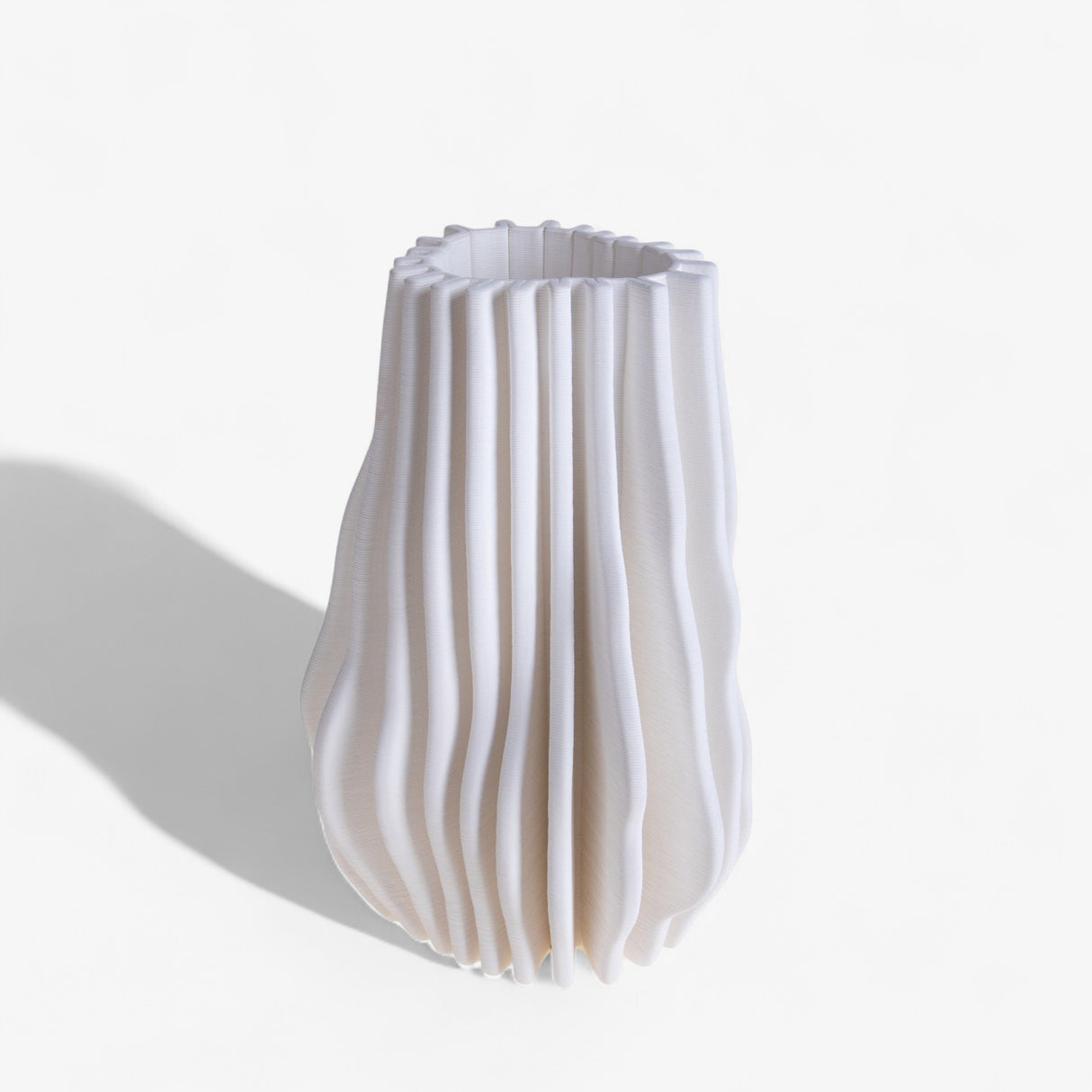 Vaso con righe in rilievo • 34,5 cm