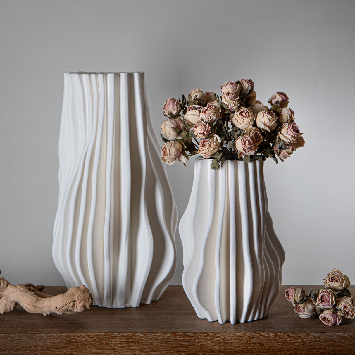 Vaso con righe in rilievo • 48 cm