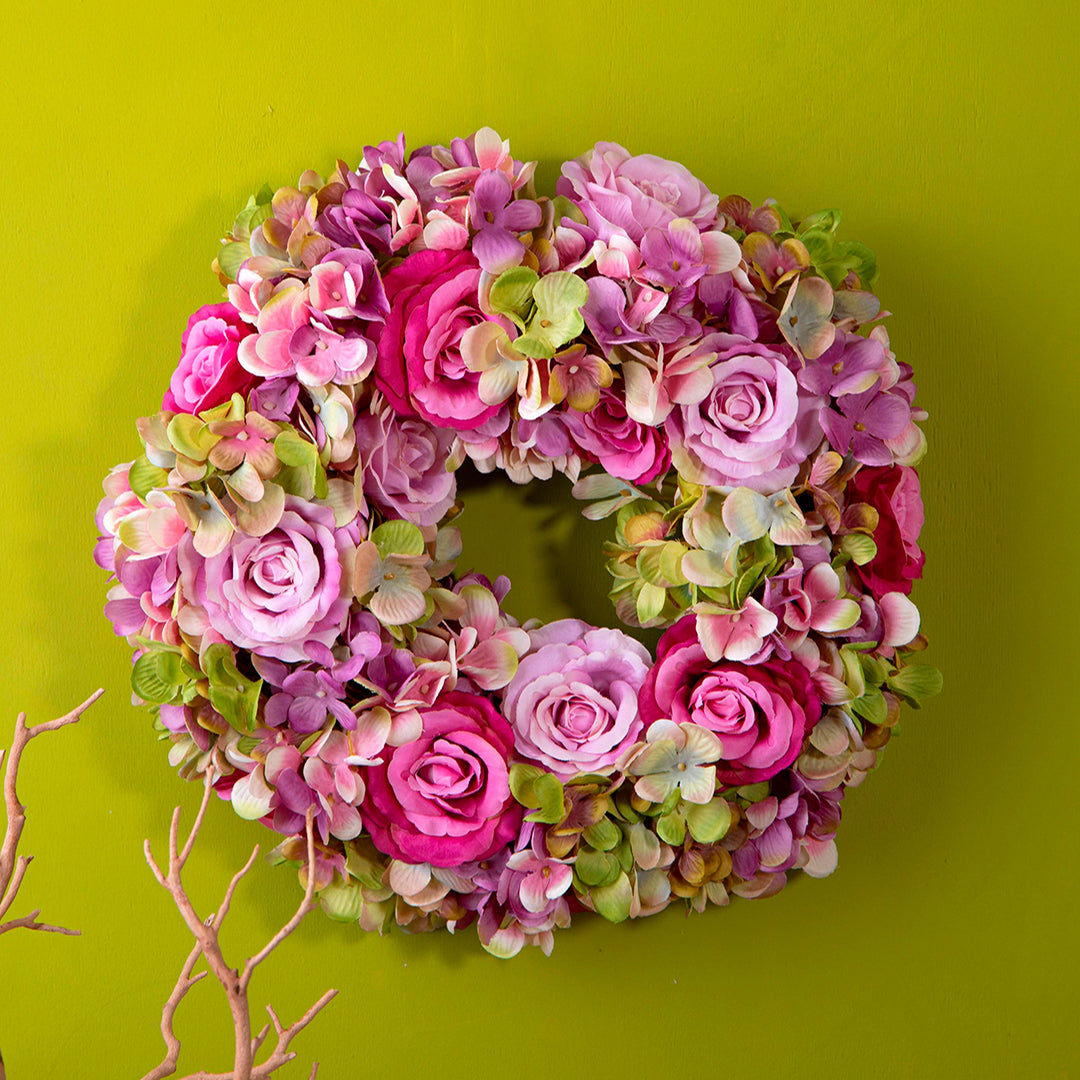 Corona con fiori artificiali di rose e ortensie • 30 cm
