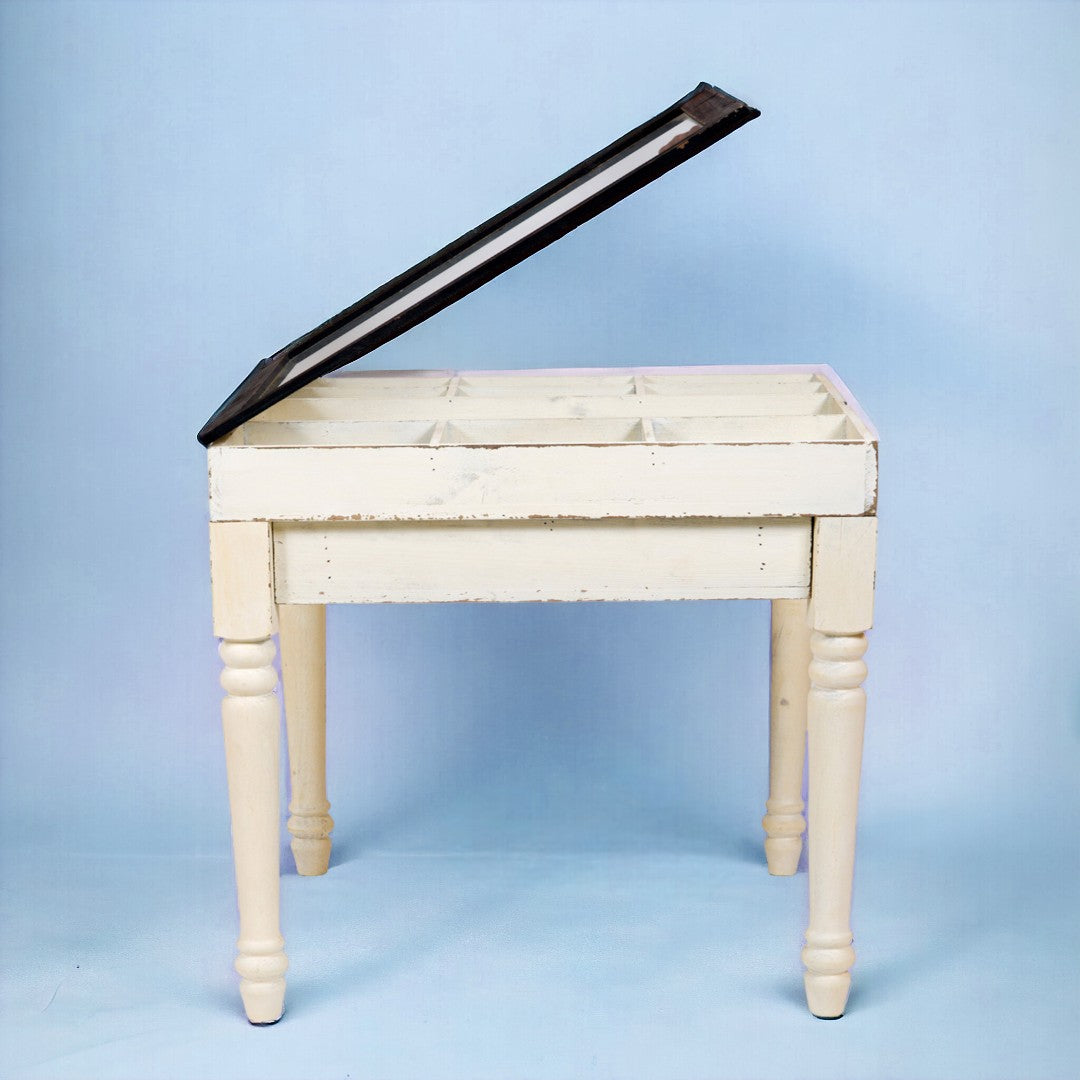 Tavolino con scomparti • 70 cm