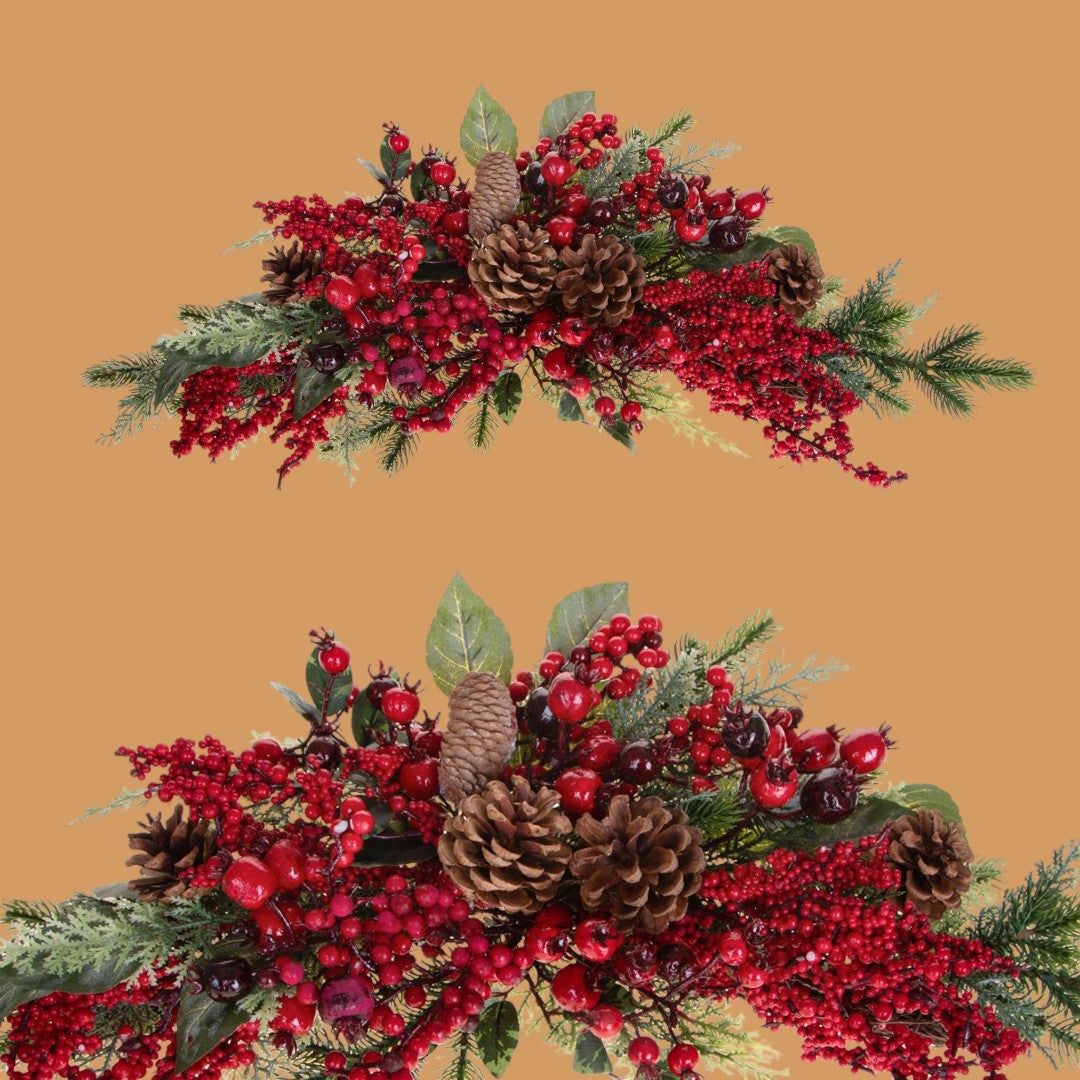 Sopraporta con bacche e pino brinato • H 22 cm