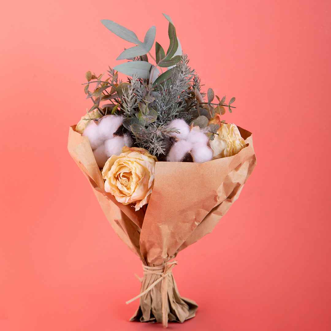 Bouquet artificiale romantico con rose • 30 cm