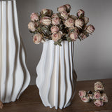 Vaso con righe in rilievo • 34,5 cm