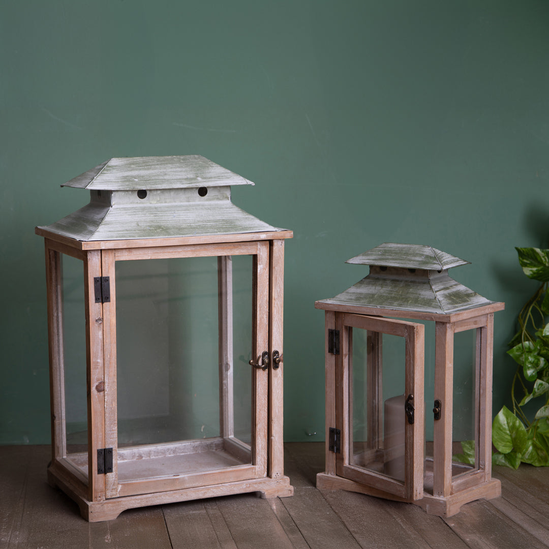 Set e due lanterne in legno • 47 cm