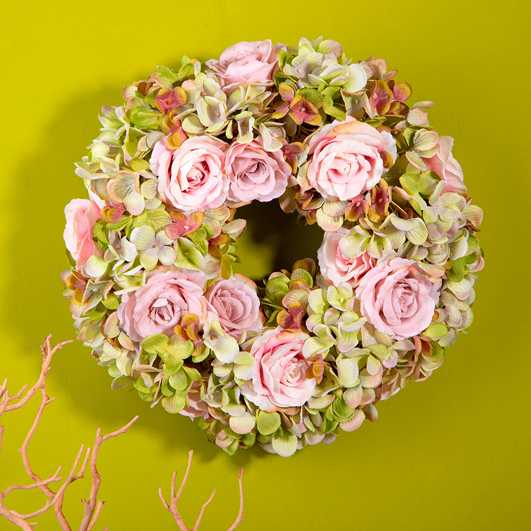 Corona con fiori artificiali di rose e ortensie • 30 cm