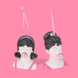 Set di 2 Donne con Bubblegum da Appendere  • 12 cm
