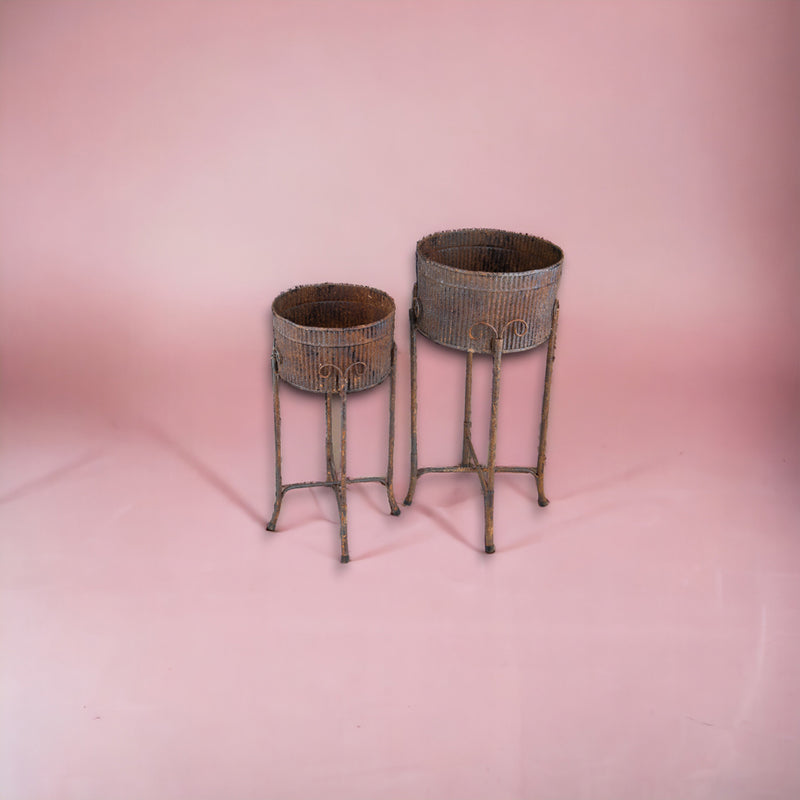 Set 2 vasi in ferro con alzataata • 69 cm