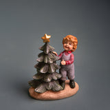 Bambino conAlbero natale • H 12,7 cm